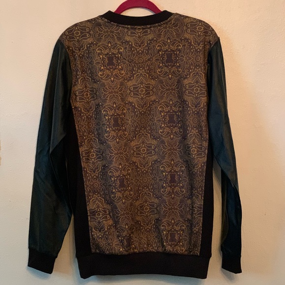 Entree LS Sweatshirt - Picture 2 of 5